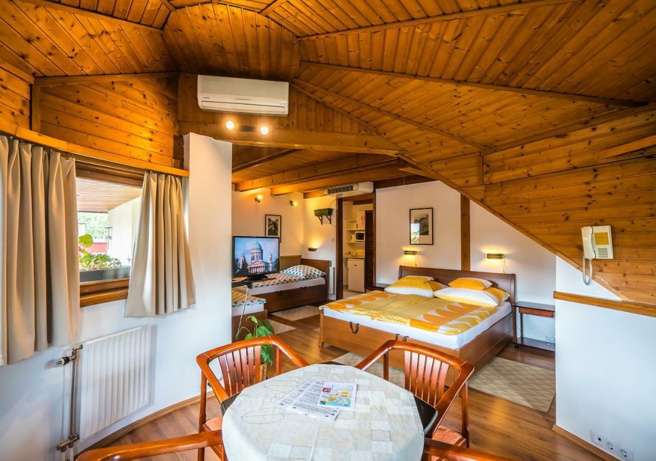 Hotel Szent Kristof Panzio Esztergom Exterior foto